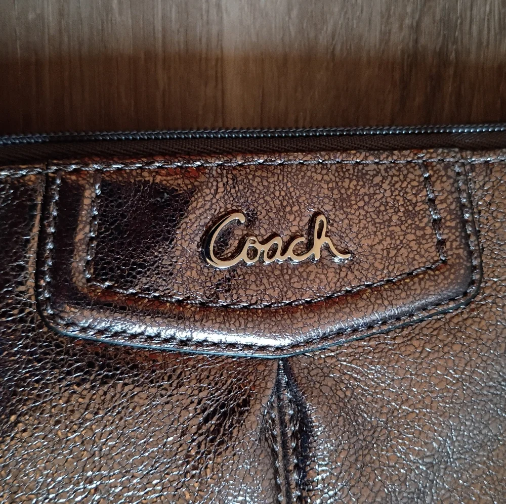 Coach Vintage Y2K Metallic Gold Champagne Leather Zip Wristlet Pouch Mini Bag‎